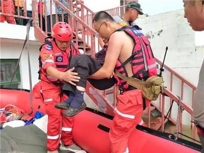 從一人到百人 新泰市同舟公益救援服務(wù)中心的愛心集結(jié)與救援使命